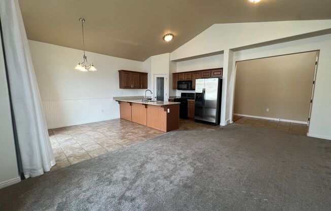 3 beds, 2.5 baths, $2,200