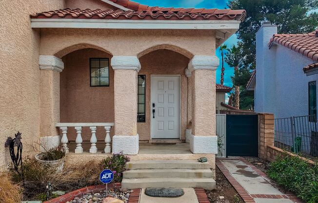 Modern Comfort with Pool & Spa in The Lakes – Solar Equipped Home