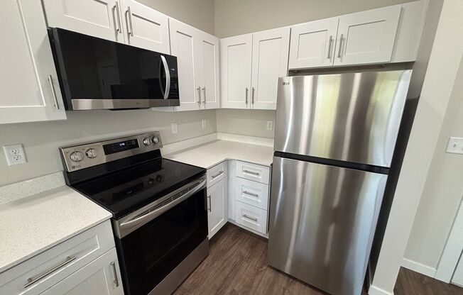 2 beds, 2 baths, 915 sqft, $1,495, Unit 204 - B957