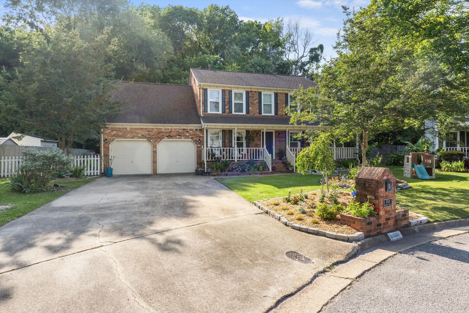 4BR/2.5BA Greenbrier Garden Getaway—Where Cul-de-Sac Camaraderie Meets Chesapeake Convenience