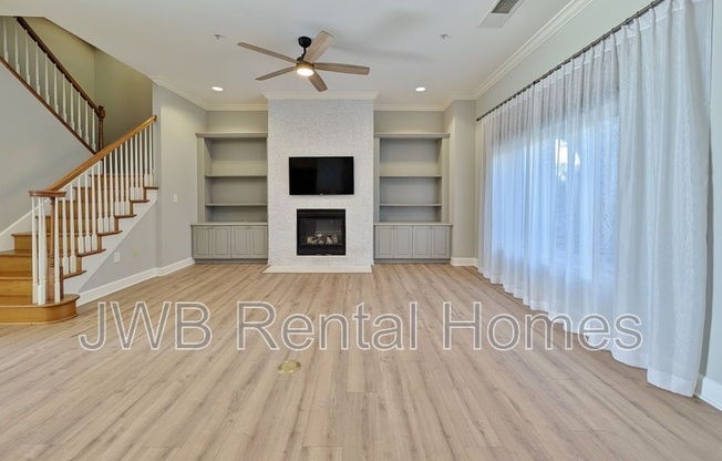 424 BAY ST E