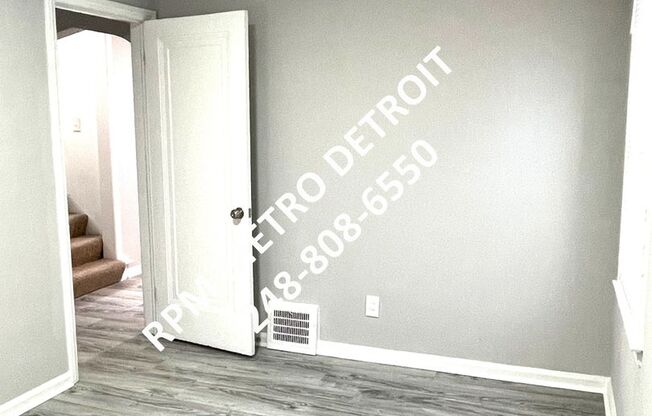 3 beds, 1 bath, $1,295, Unit (NO)