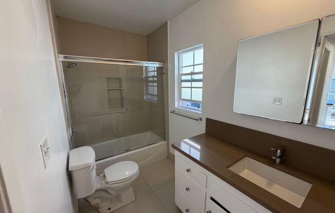 1621 North Harvard Boulevard