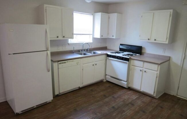 1 bed, 1 bath, $900, Unit # #B