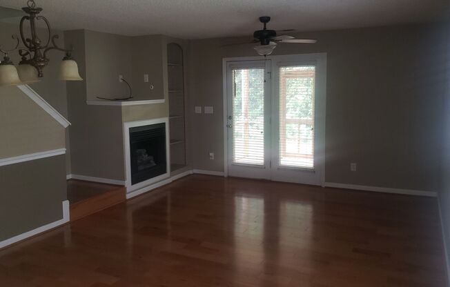 Charming 2Br 2.5Ba Townhome with Garage in Golf Course Community! Available Now!
