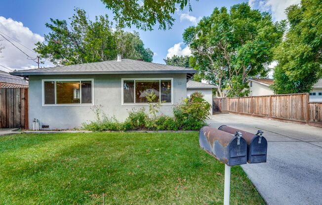Updated 3 bedroom , 2 bath home in Mountain View