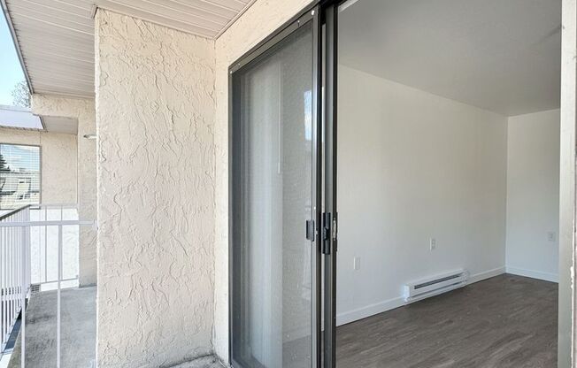 Studio, 1 bath, 480 sqft, $1,395, Unit 422