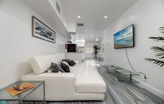 933 SUNRISE LN