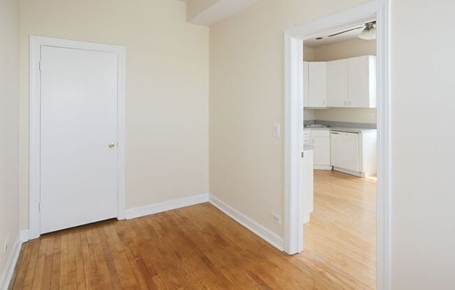 2 beds, 1 bath, 835 sqft, $1,995, Unit 2318-2R