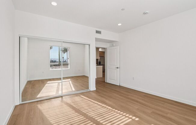 2 beds, 2 baths, $2,475, Unit 503
