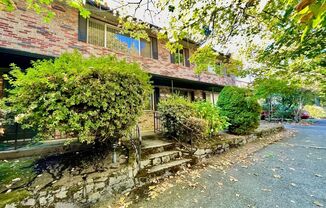 Close-in NE 24th Ave. Plex