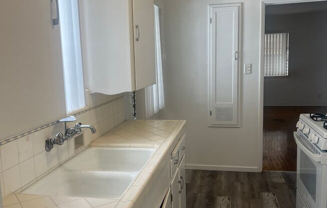 1 bed, 1 bath, $1,995, Unit B