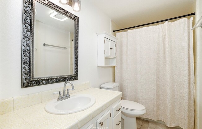 785 W 19th St