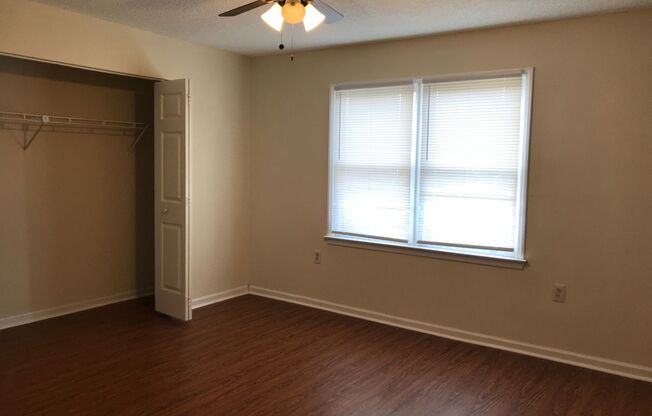 2 beds, 1.5 baths, $1,300, Unit 106