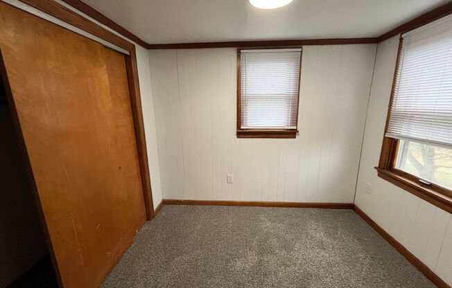 2 beds, 1 bath, $1,100, Unit Down