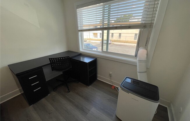 3 beds, 1 bath, 1,000 sqft, $3,600, Unit 5