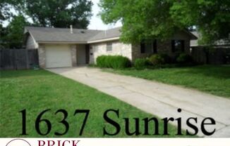 3/2/1 home with easy access to OU or OKC