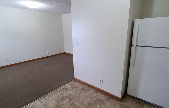 1 bed, 1 bath, $575, Unit A