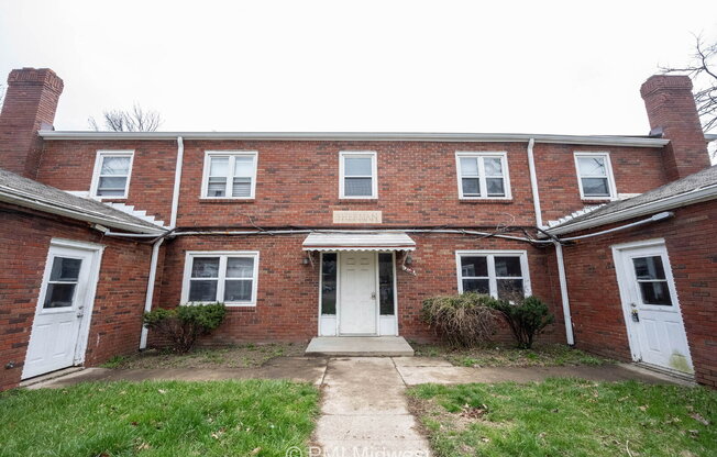 3725 N SHERMAN DR