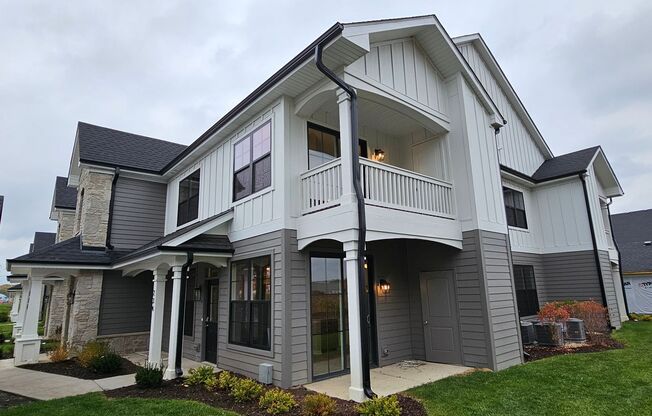 Emery Oak-2Br/2Ba Rental Home-First Floor