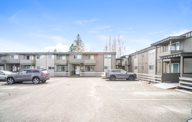 2 beds, 1 bath, 728 sqft, $1,400, Unit 825-29