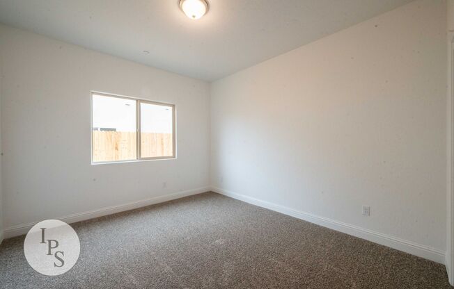 2022 South/East Fresno Home, 4BR/2BA - Lots of Amenities!