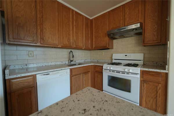 2 beds, 1 bath, $2,800, Unit 2