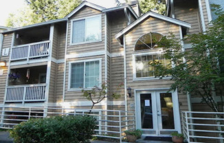 Great Price! 3 bed / 2 bath Des Moines Condo For Rent!