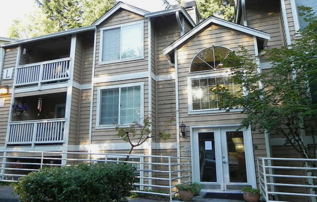 Great Price! 3 bed / 2 bath Des Moines Condo For Rent!