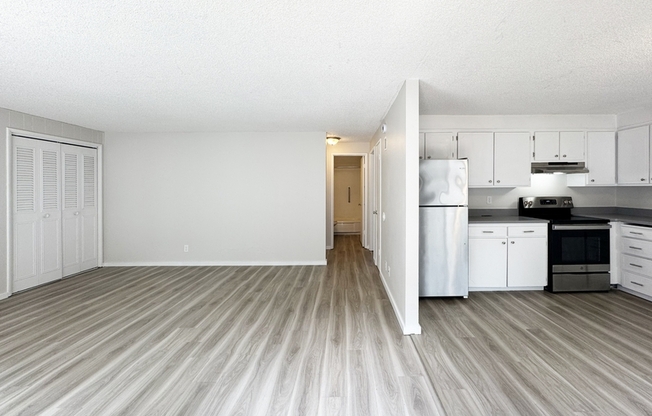 1115 W 6 AVE