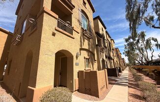 End Unit 2 bed/2.5 bath Town Home Ready 4 Move In!