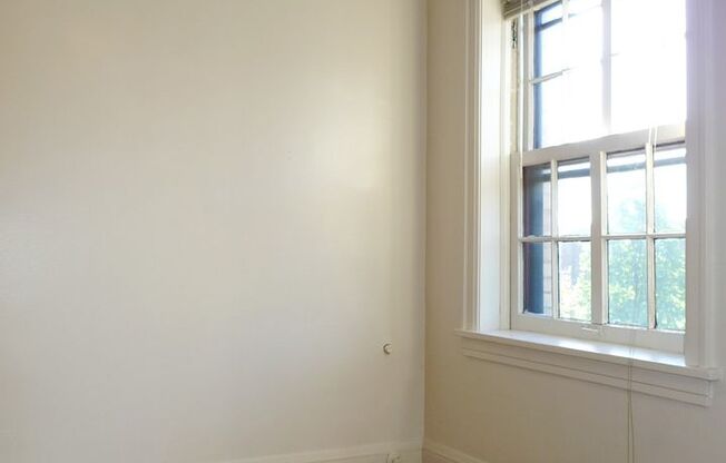 1 bed, 1 bath, 410 sqft, $1,005, Unit 24 - 326