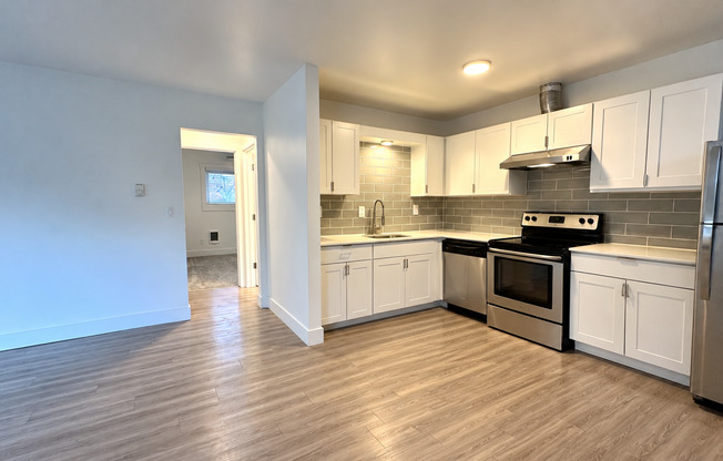 2 beds, 1 bath, 700 sqft, $1,465, Unit 34