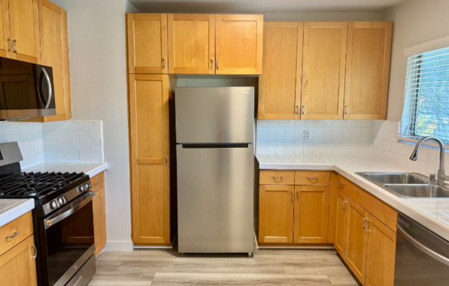 812 WESTMOUNT DR