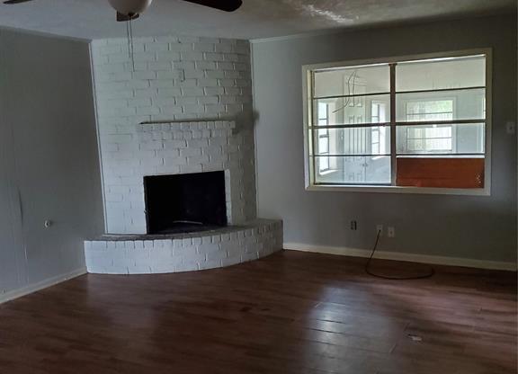 606 S KAUFMAN DR