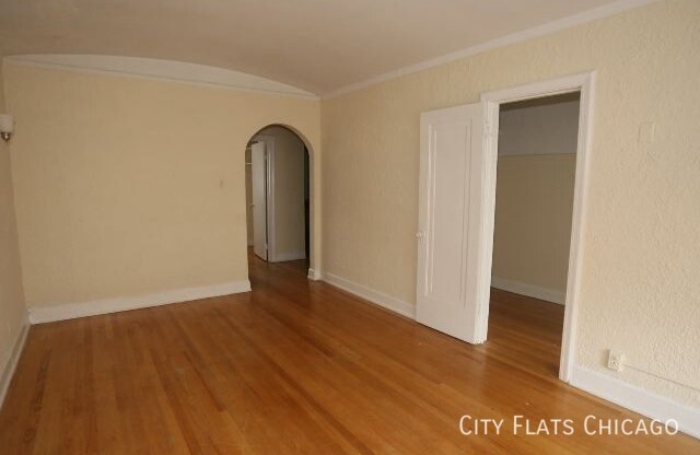 536 W Arlington Pl