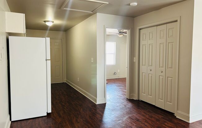 1 bed, 1 bath, 850 sqft, $995, Unit 969 Forest Ave Unit B7