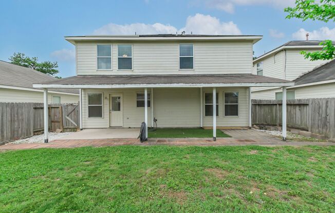Fantastic 3 Bedroom Home Ready for Move-in!
