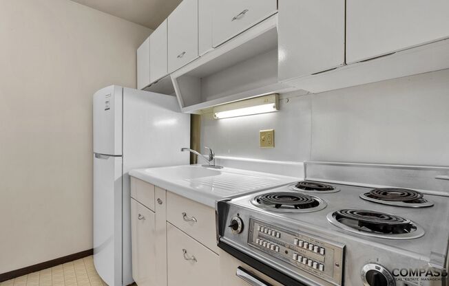 Studio, 1 bath, 315 sqft, $745, Unit 229