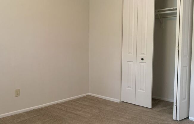 2 beds, 1 bath, 700 sqft, $880, Unit 9018