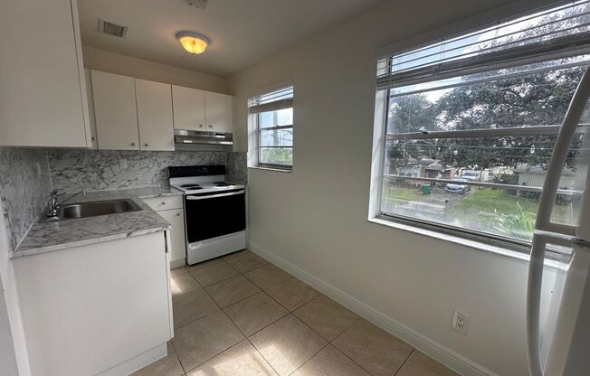 2 beds, 1 bath, 800 sqft, $1,725, Unit 5621-201