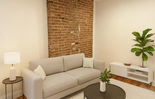 316 W 139 ST