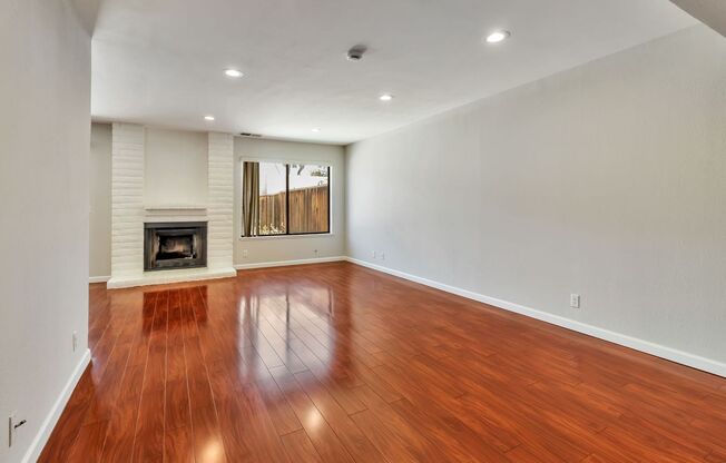 3-Bedroom 2.5-Bathroom Santa Clara Townhome