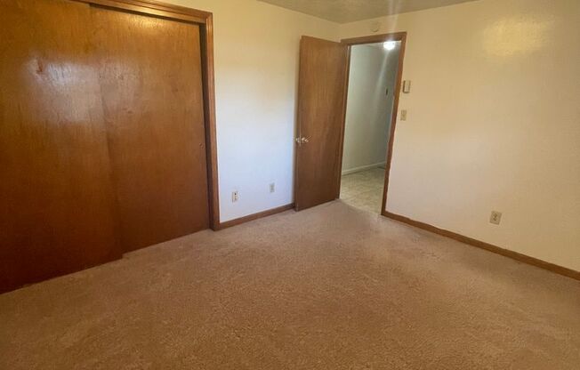 2 beds, 1 bath, 903 sqft, $1,140, Unit H-6