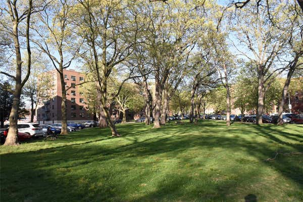 21203 75 AVE