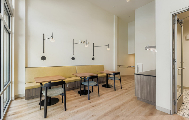 828 Broadway - Web Quality - 008 - 12 Internet Cafe