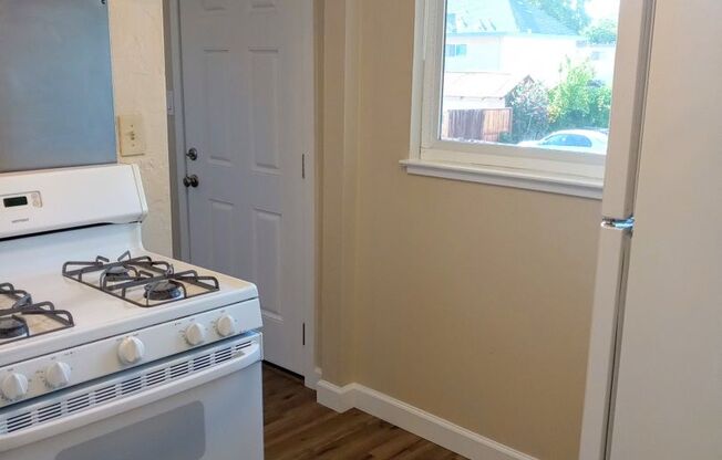 Studio, 1 bath, 350 sqft, $1,695, Unit #4