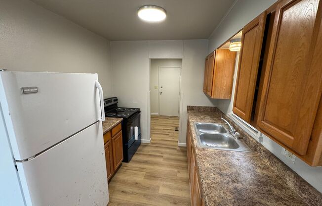 $950 - 3 bed 1 bath - Single Family Home