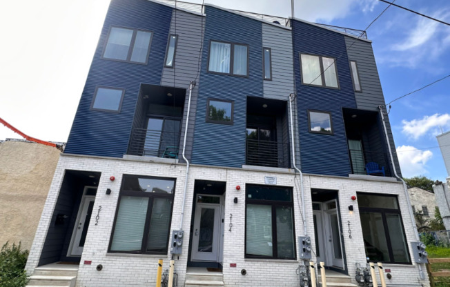 2102 N PERCY