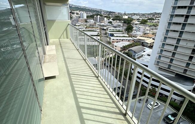 Secure Building. 11th floor 1bd/1ba w/assigned parking and a large private balcony. Facing the Sunrise & Tradewinds.